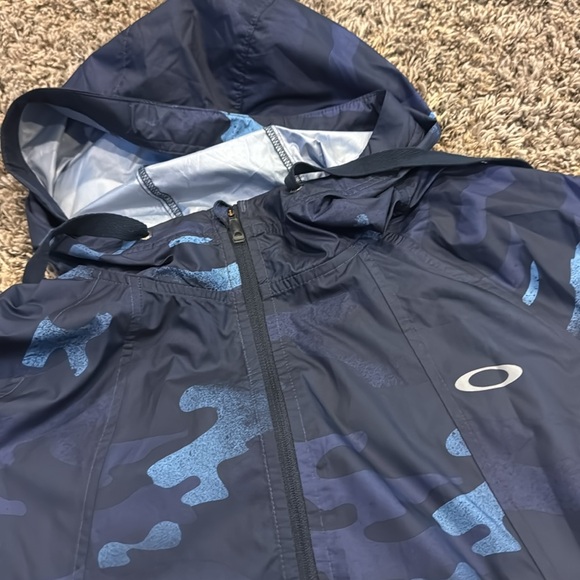 Men’s Oakley windbreaker jacket. Size medium * - Picture 2 of 2